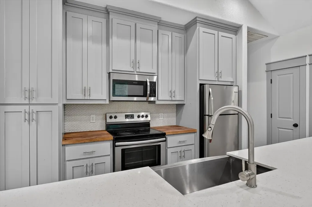 818 W Elm Street Denison TX 75020