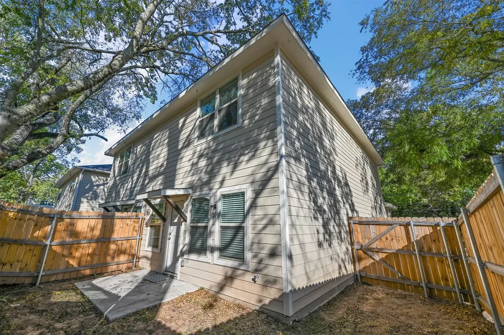 105 SE 4th Street Bonham TX 75144