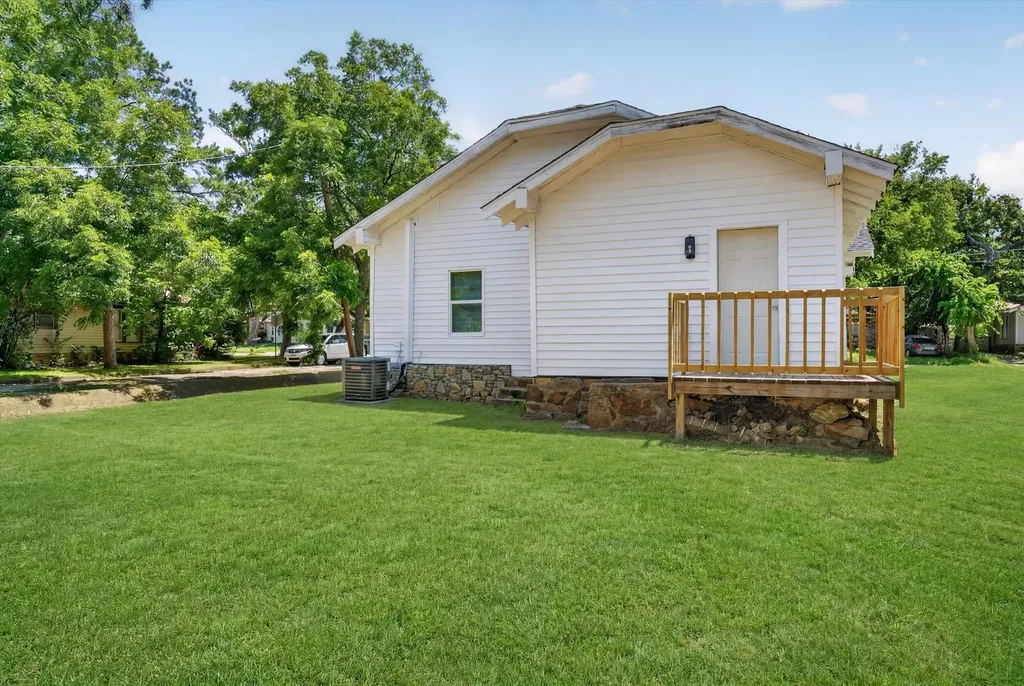 1515 NW 1st Avenue Mineral Wells TX 76067