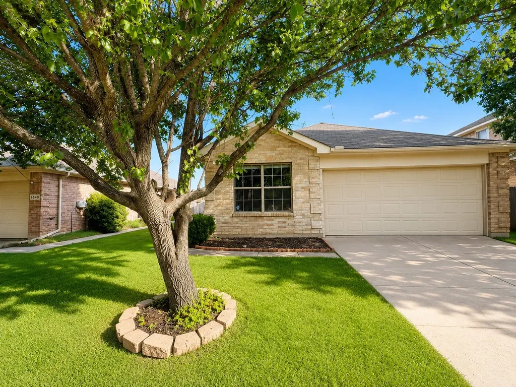 1249 Cottonwood Drive Crowley TX 76036