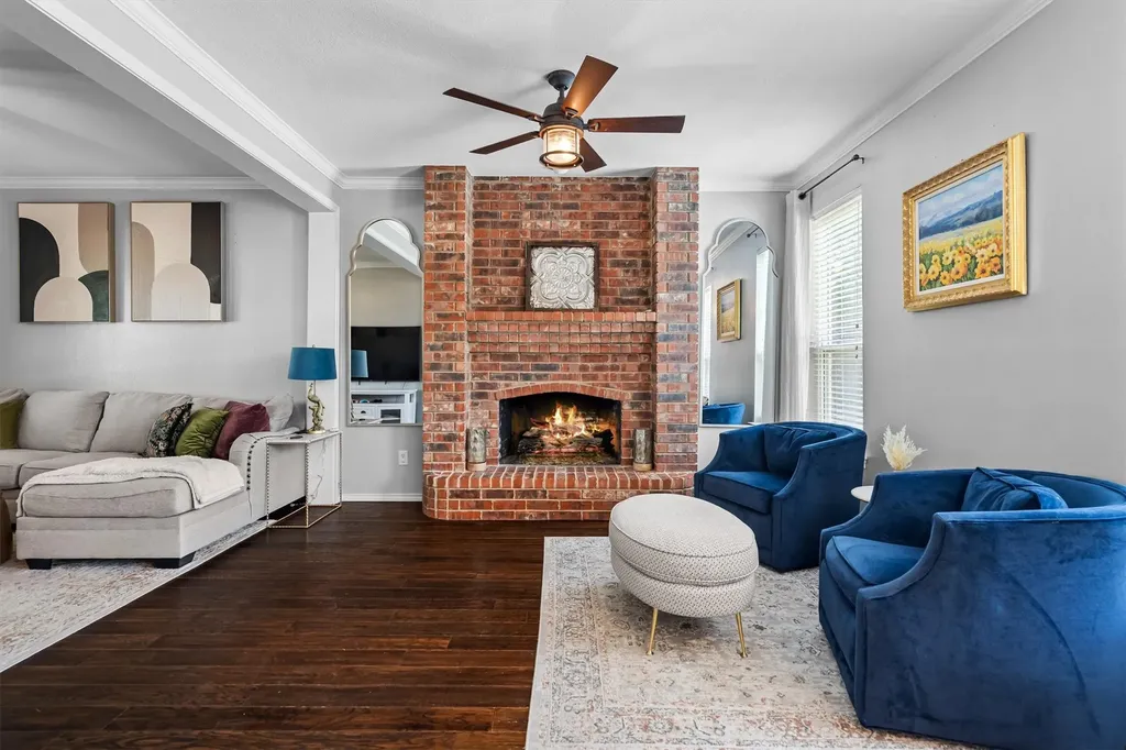 709 Bent Tree Court Hurst TX 76054
