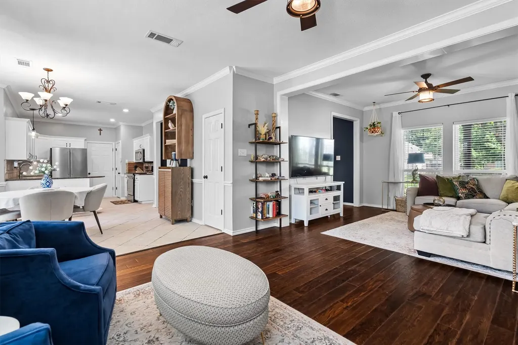 709 Bent Tree Court Hurst TX 76054