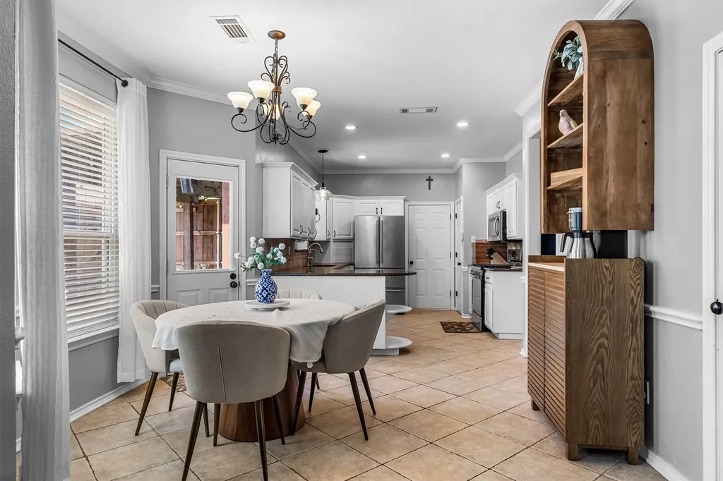 709 Bent Tree Court Hurst TX 76054