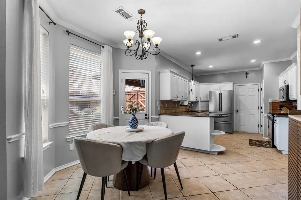 709 Bent Tree Court Hurst TX 76054