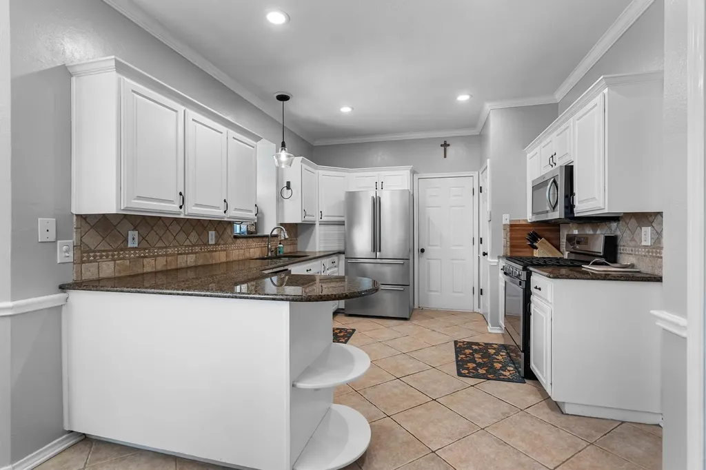 709 Bent Tree Court Hurst TX 76054