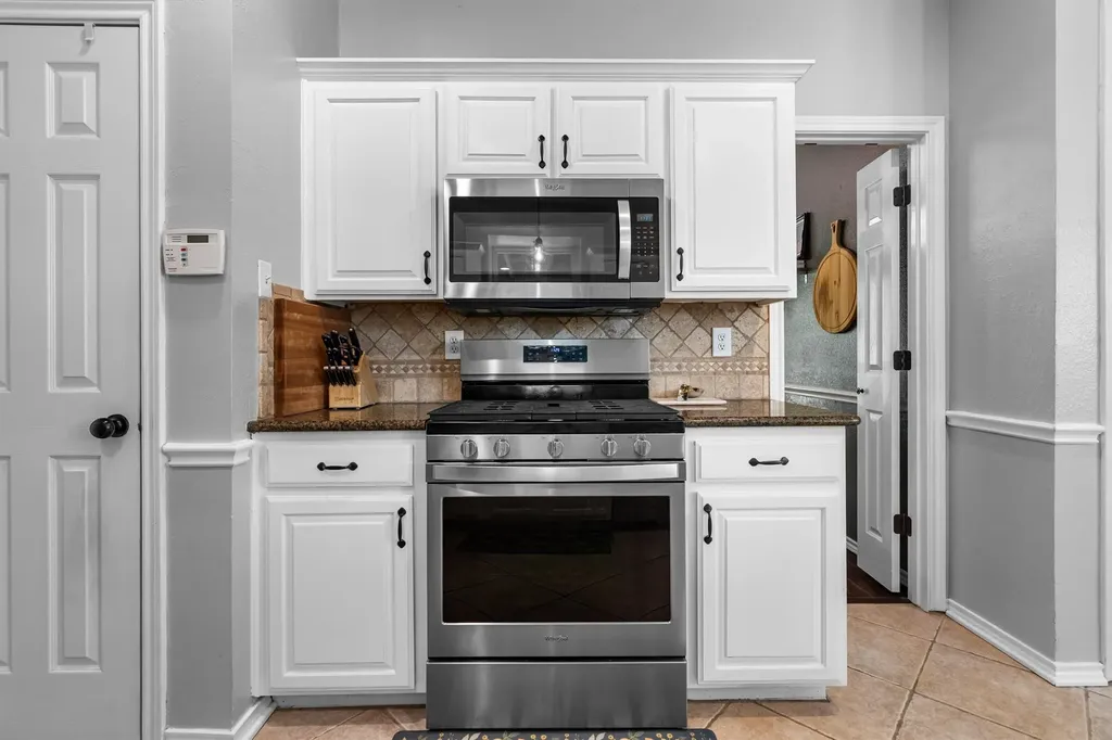 709 Bent Tree Court Hurst TX 76054