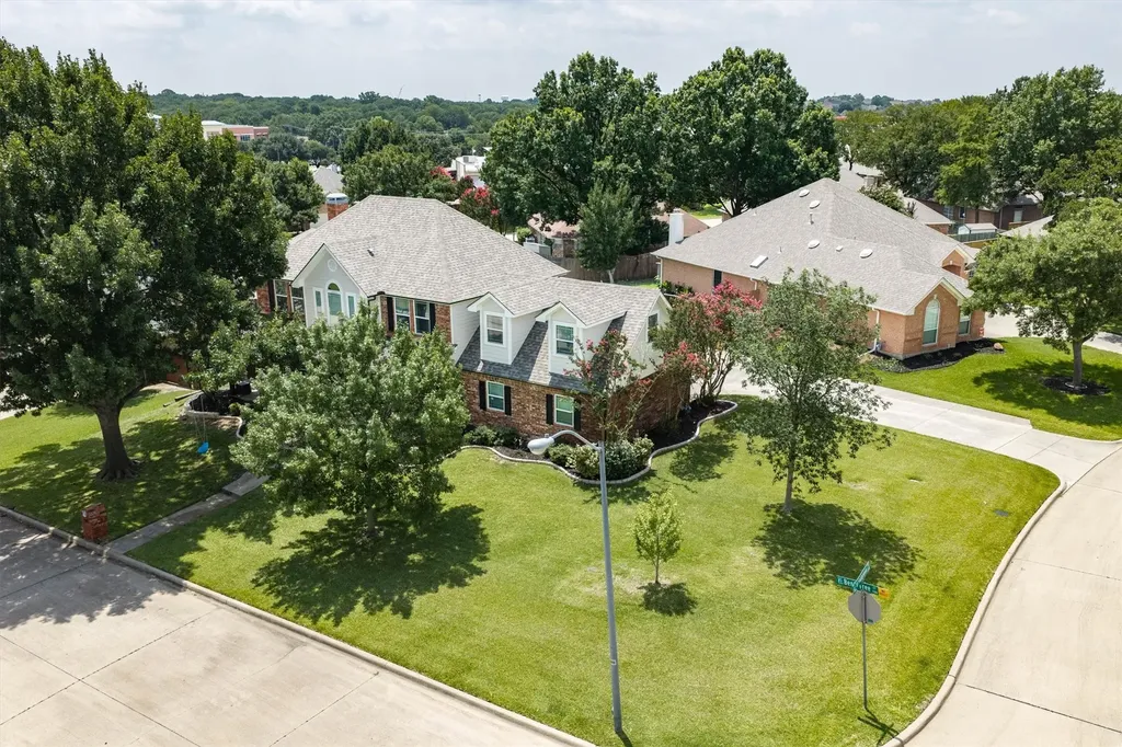 709 Bent Tree Court Hurst TX 76054