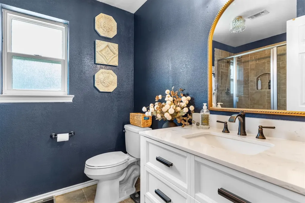 709 Bent Tree Court Hurst TX 76054