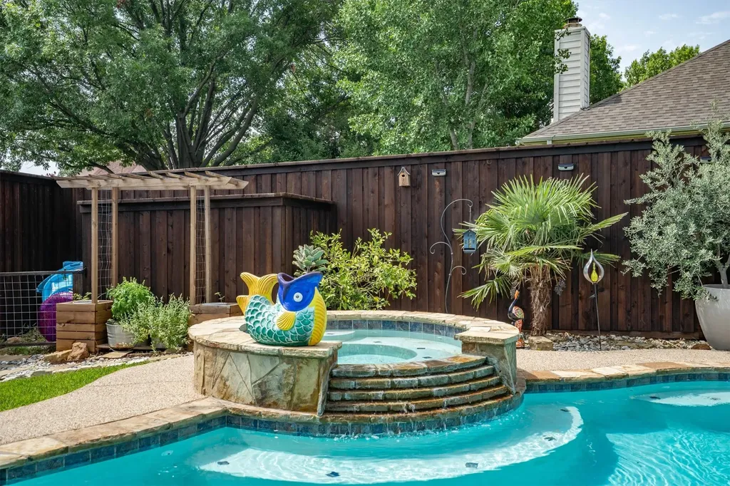 709 Bent Tree Court Hurst TX 76054
