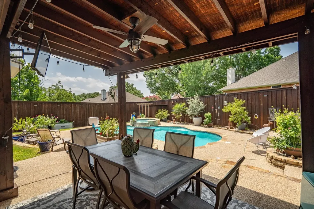 709 Bent Tree Court Hurst TX 76054