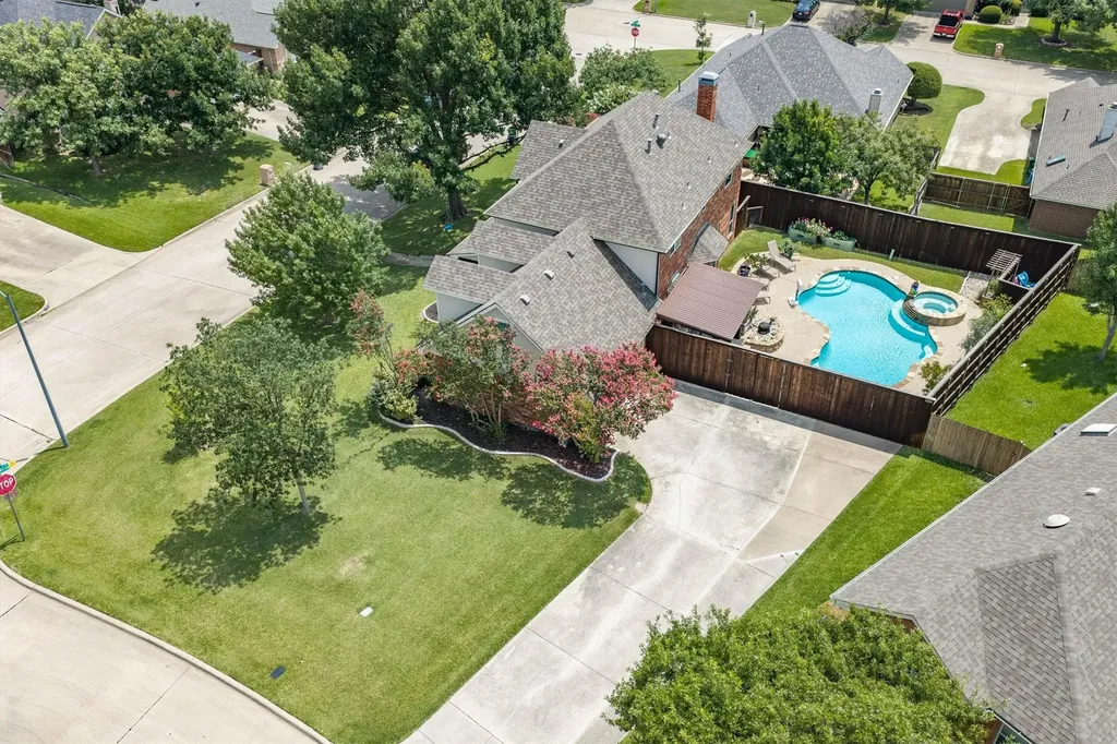 709 Bent Tree Court Hurst TX 76054