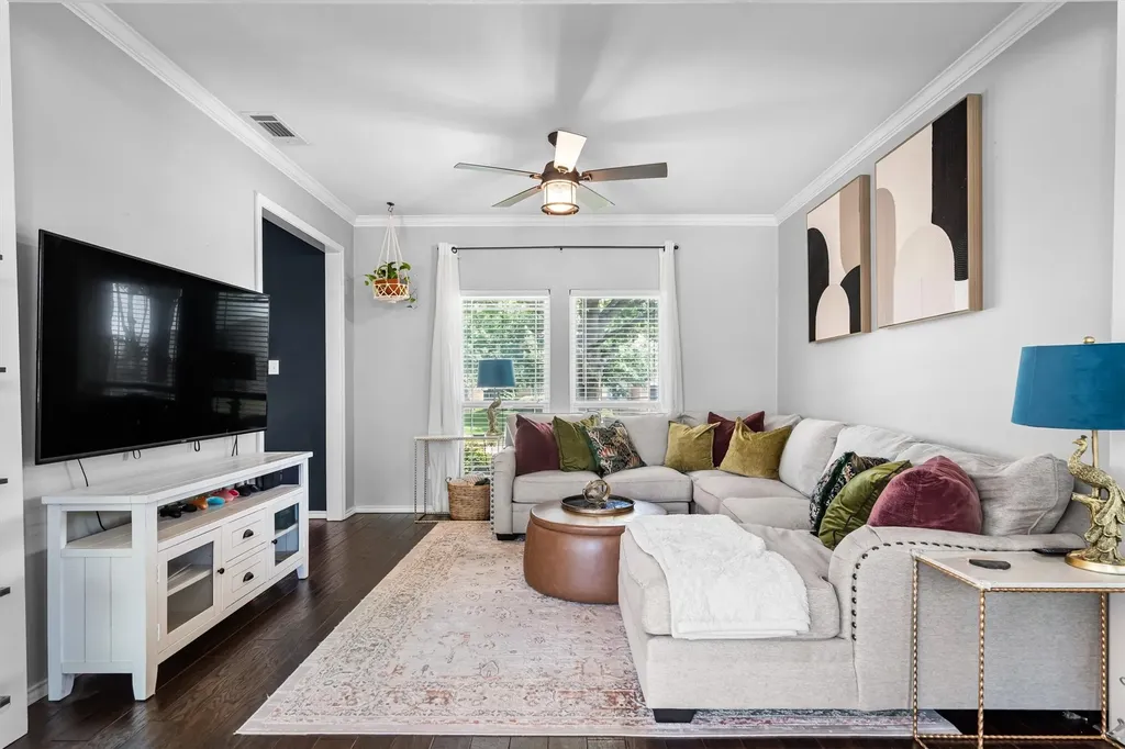 709 Bent Tree Court Hurst TX 76054