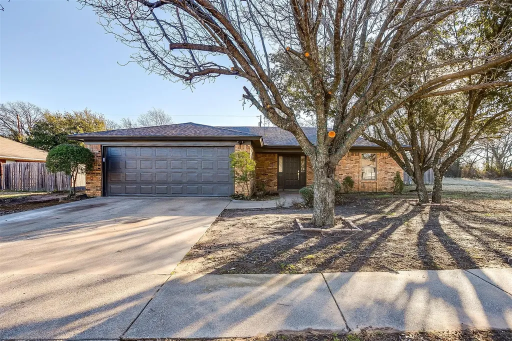305 Bentley Drive Joshua TX 76058