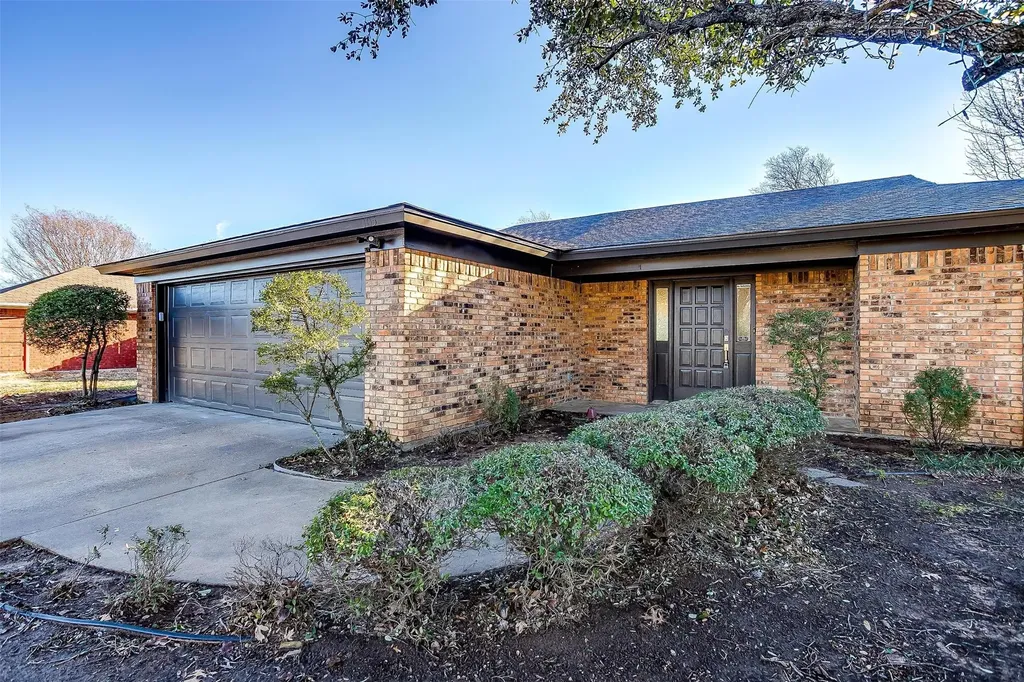 305 Bentley Drive Joshua TX 76058