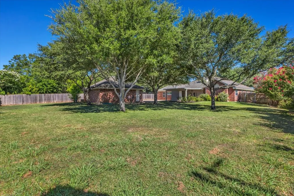 812 Country Lane Drive Waco TX 76657