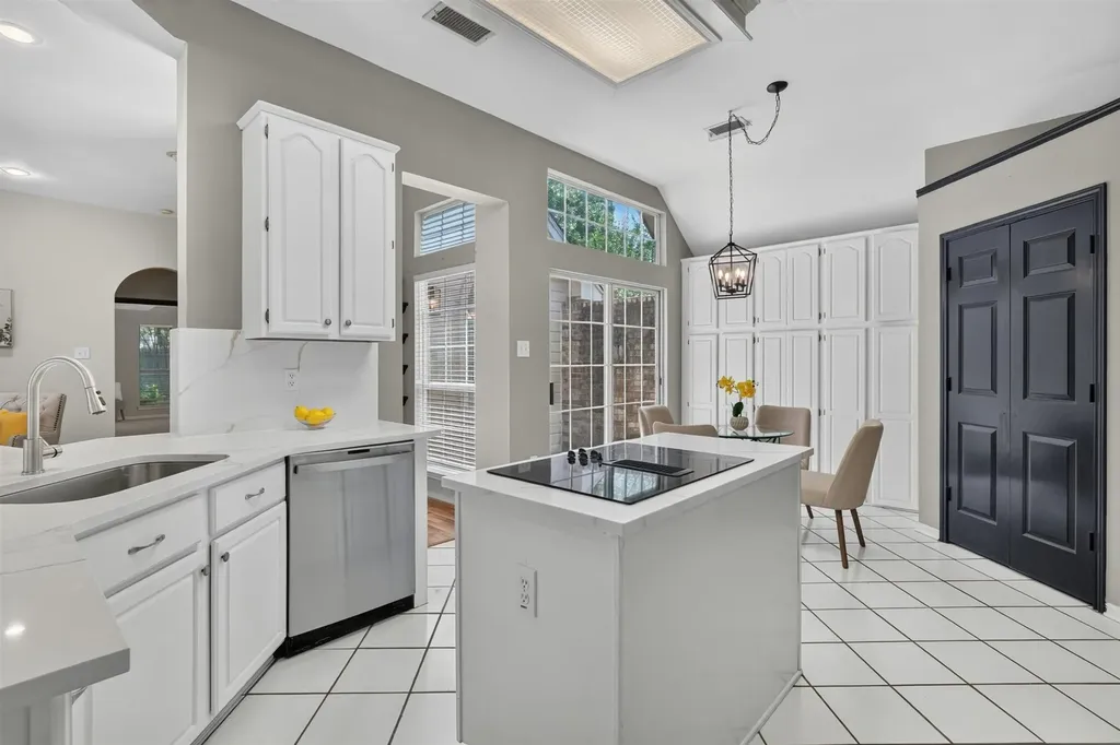 3208 Village Oak Drive Arlington TX 76017