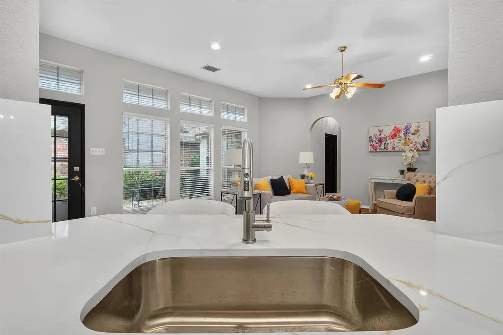 3208 Village Oak Drive Arlington TX 76017