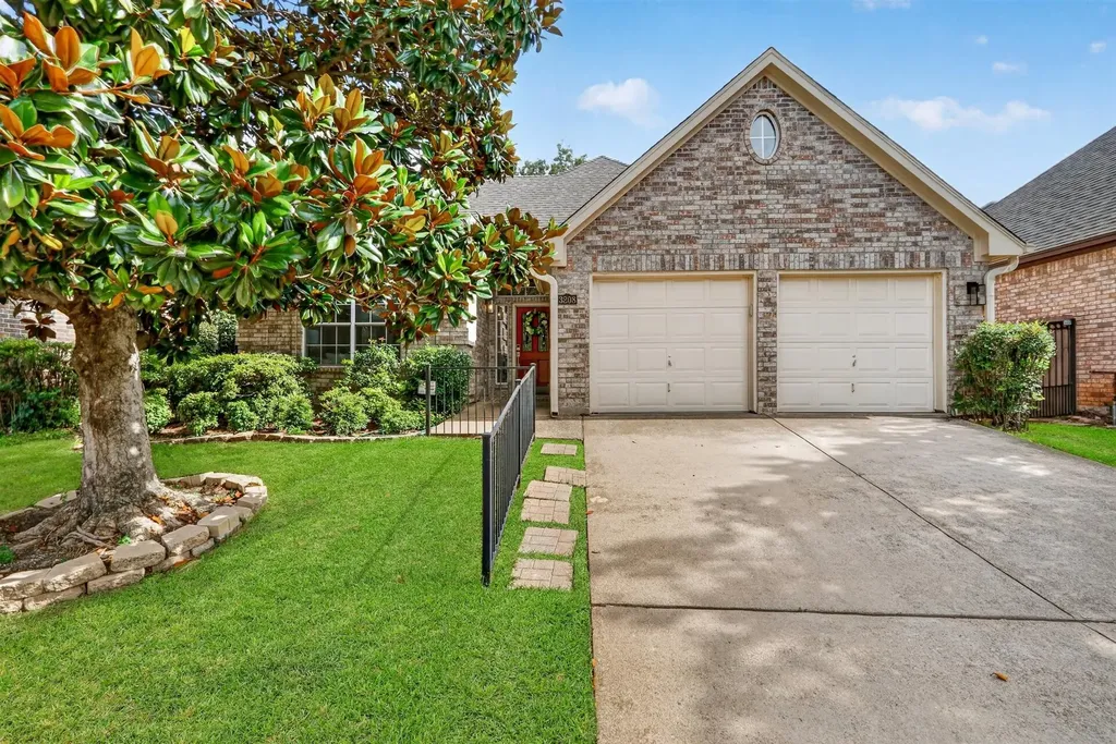 3208 Village Oak Drive Arlington TX 76017