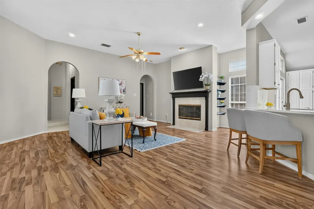 3208 Village Oak Drive Arlington TX 76017