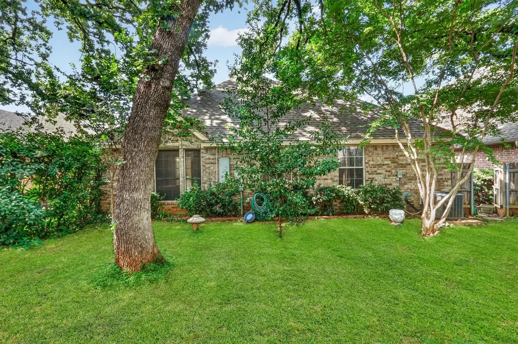 3208 Village Oak Drive Arlington TX 76017