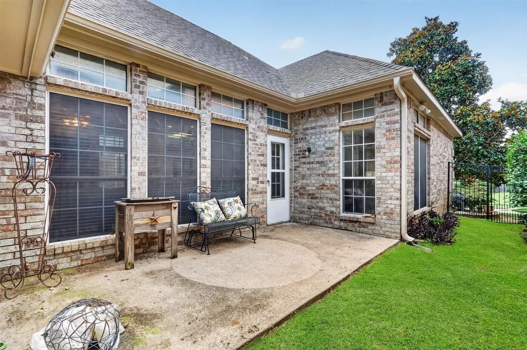 3208 Village Oak Drive Arlington TX 76017