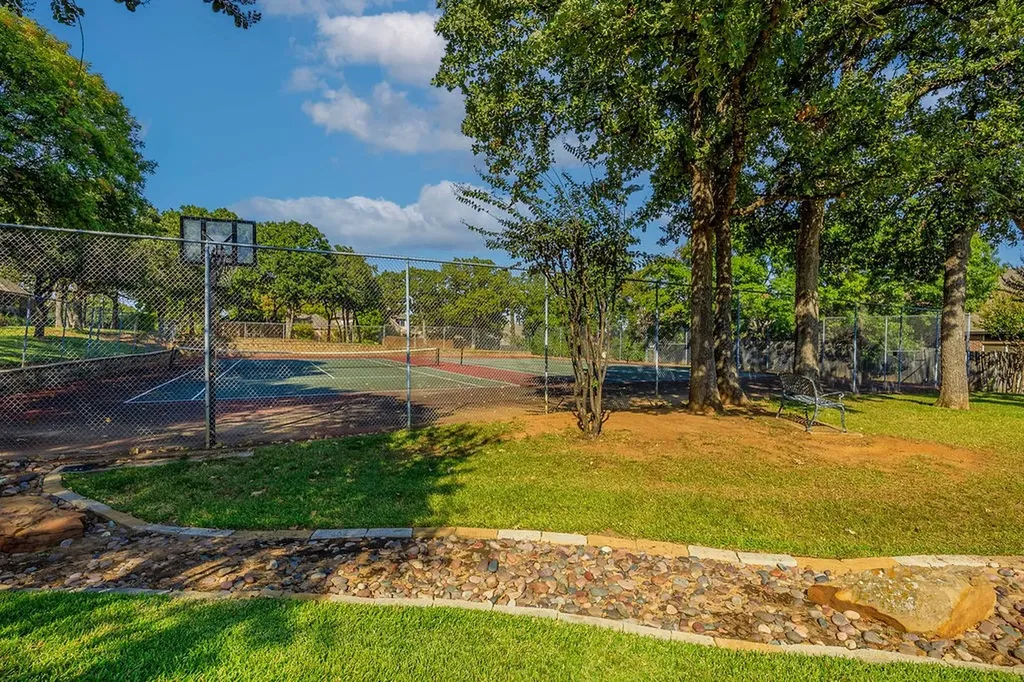 3208 Village Oak Drive Arlington TX 76017