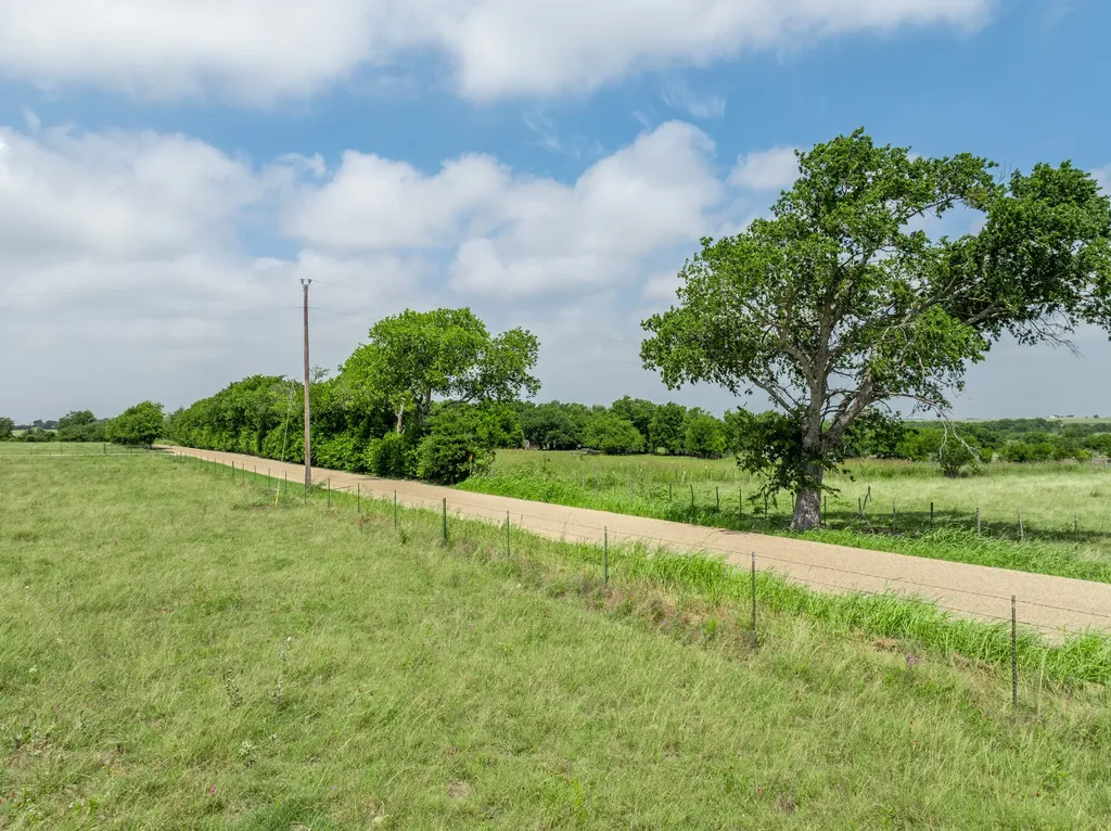 3725 Cr 272 Oglesby TX 76561