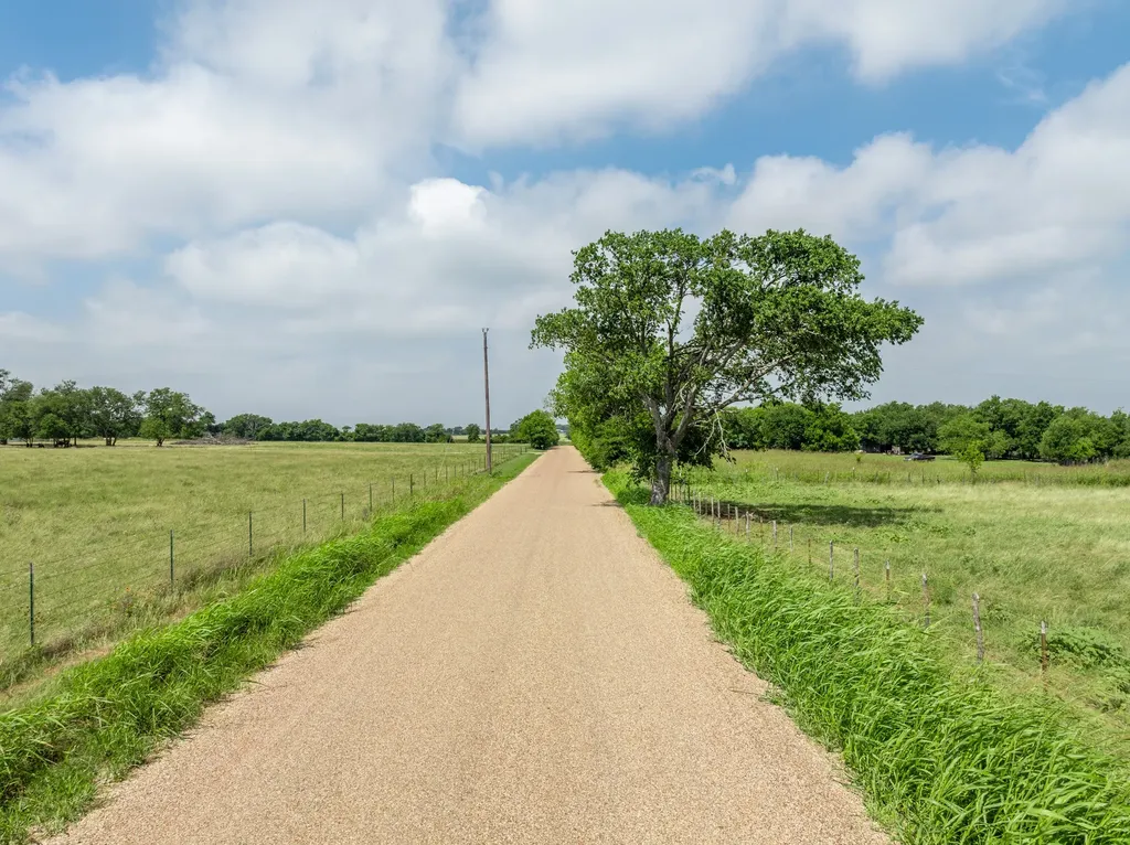 3725 Cr 272 Oglesby TX 76561