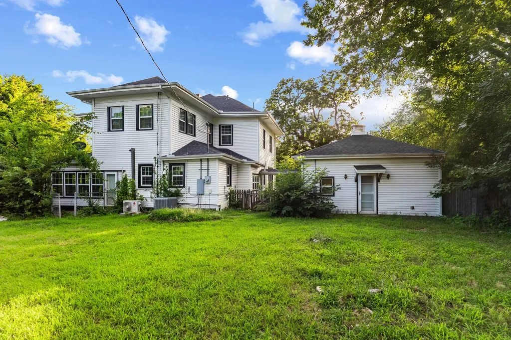 1114 S Houston Avenue Denison TX 75021