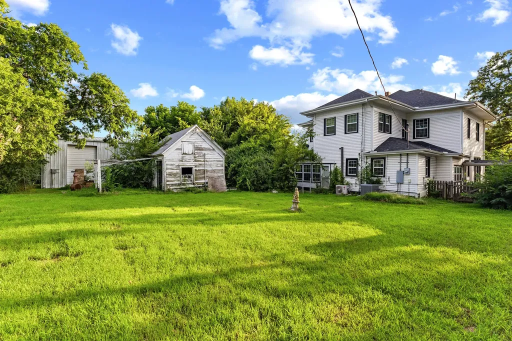 1114 S Houston Avenue Denison TX 75021