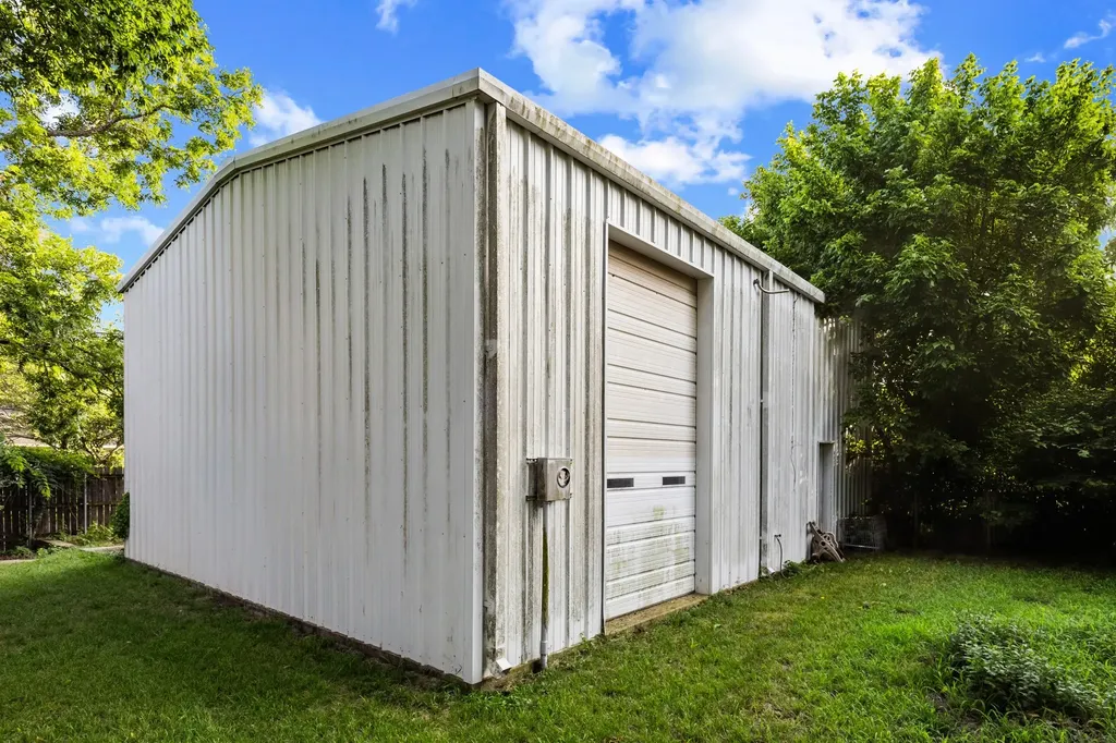 1114 S Houston Avenue Denison TX 75021