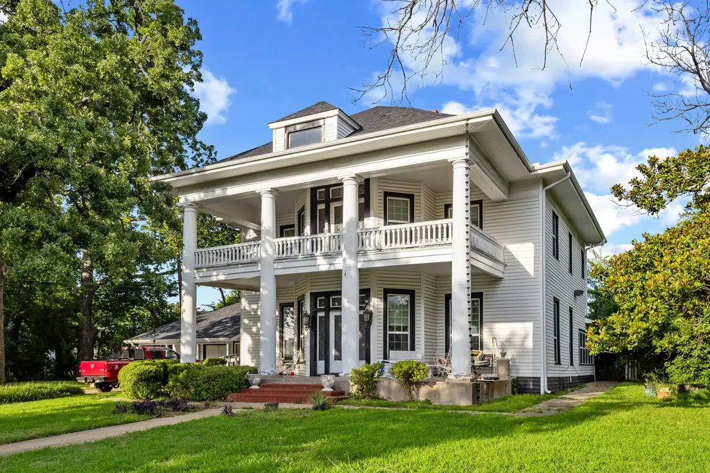 1114 S Houston Avenue Denison TX 75021