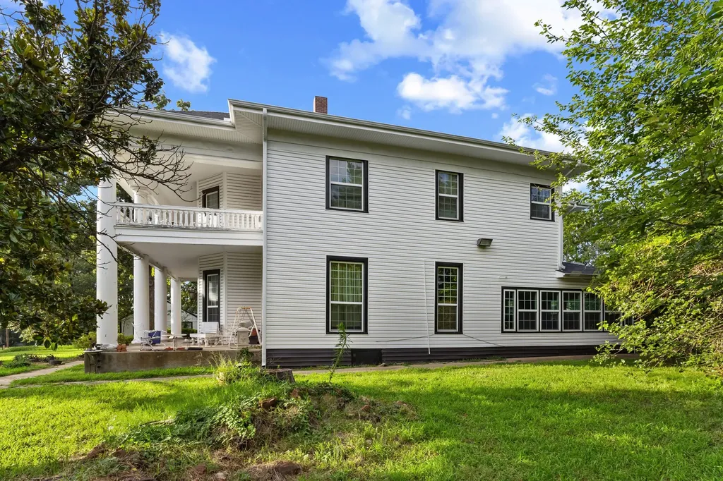 1114 S Houston Avenue Denison TX 75021