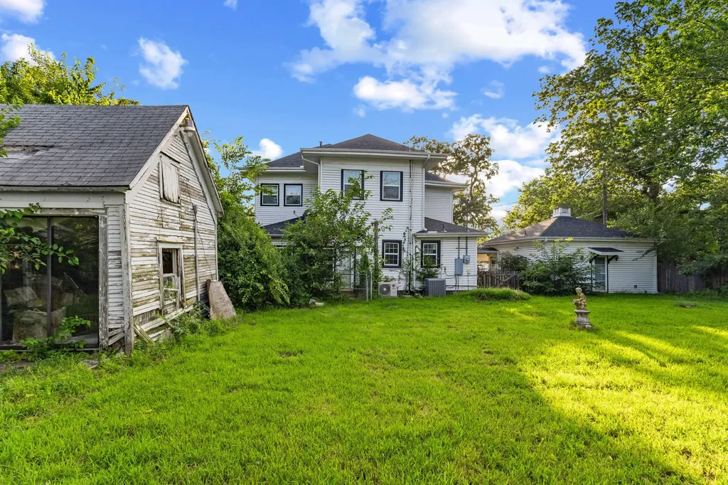 1114 S Houston Avenue Denison TX 75021