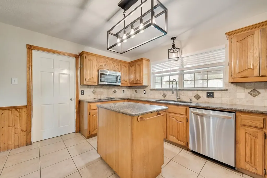 912 Summer Hill Lane Red Oak TX 75154