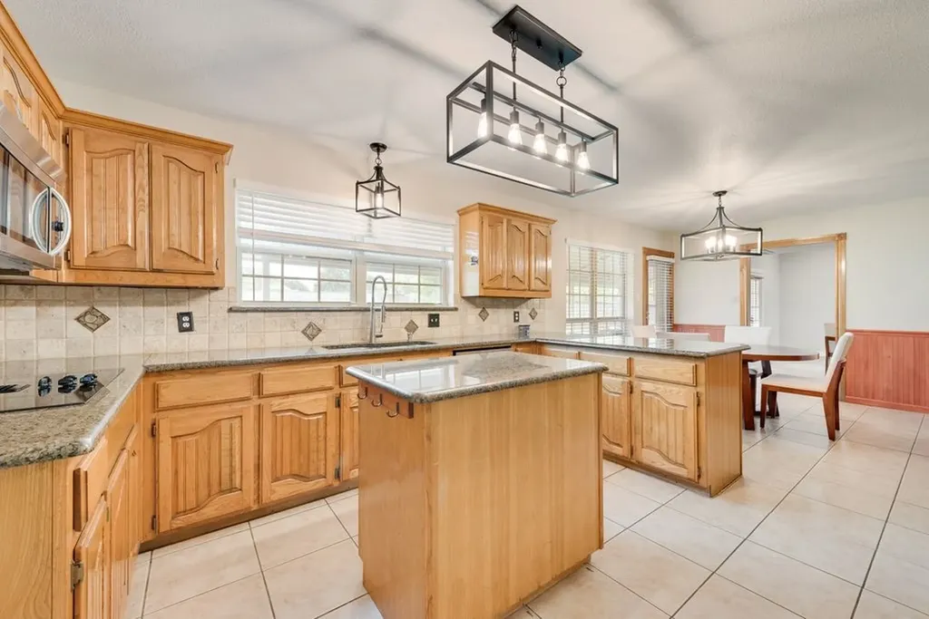 912 Summer Hill Lane Red Oak TX 75154