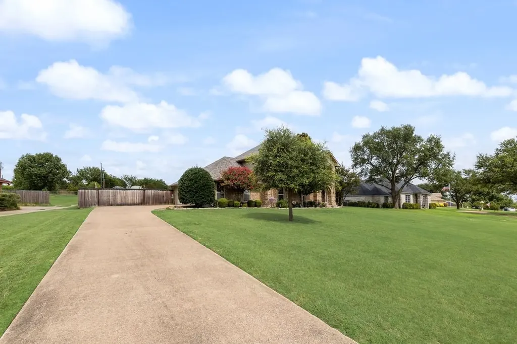 912 Summer Hill Lane Red Oak TX 75154