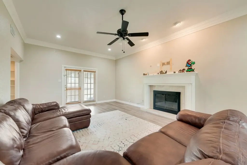 912 Summer Hill Lane Red Oak TX 75154