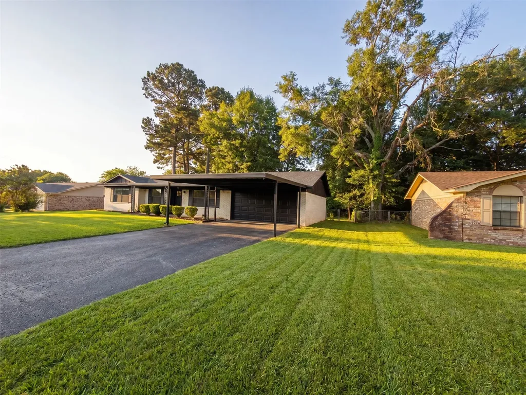 304 Harriett Street Longview TX 75605