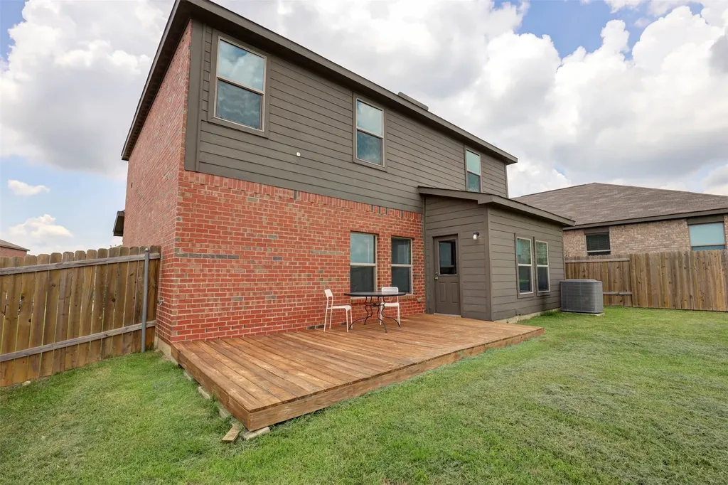 203 Drifter Drive Newark TX 76071
