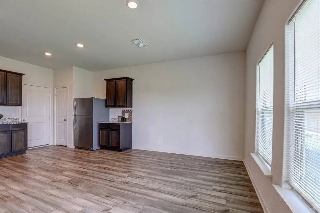 203 Drifter Drive Newark TX 76071