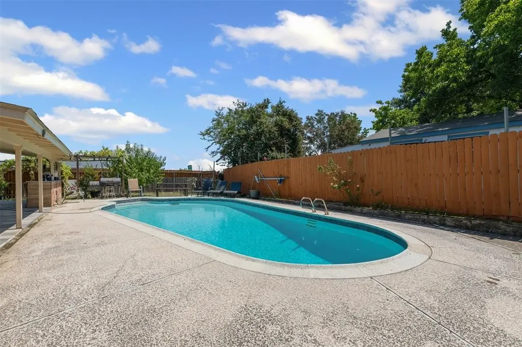 100 Countryside Drive Arlington TX 76014