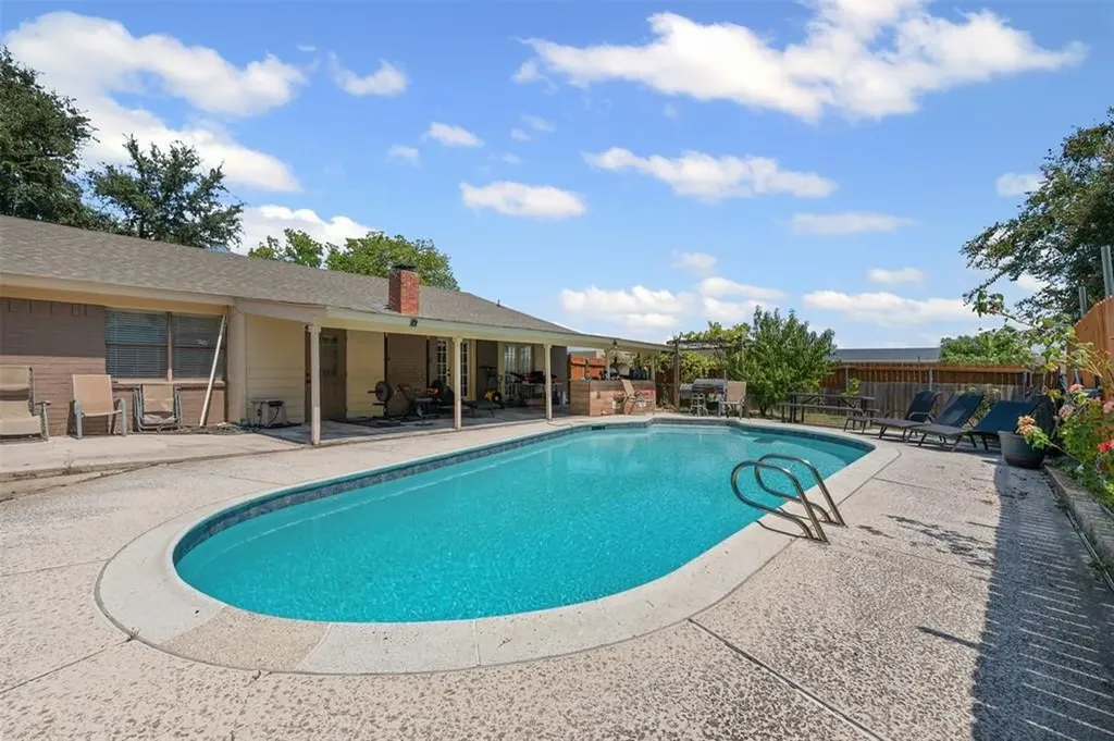 100 Countryside Drive Arlington TX 76014