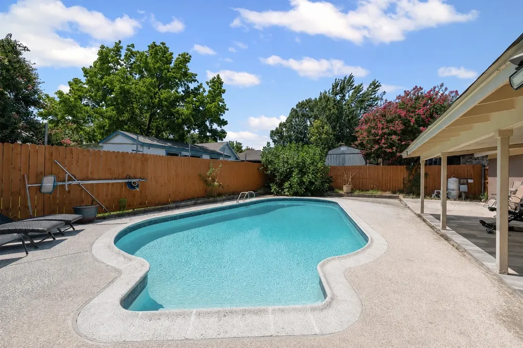 100 Countryside Drive Arlington TX 76014