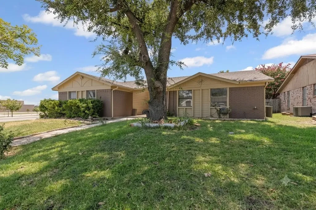 100 Countryside Drive Arlington TX 76014