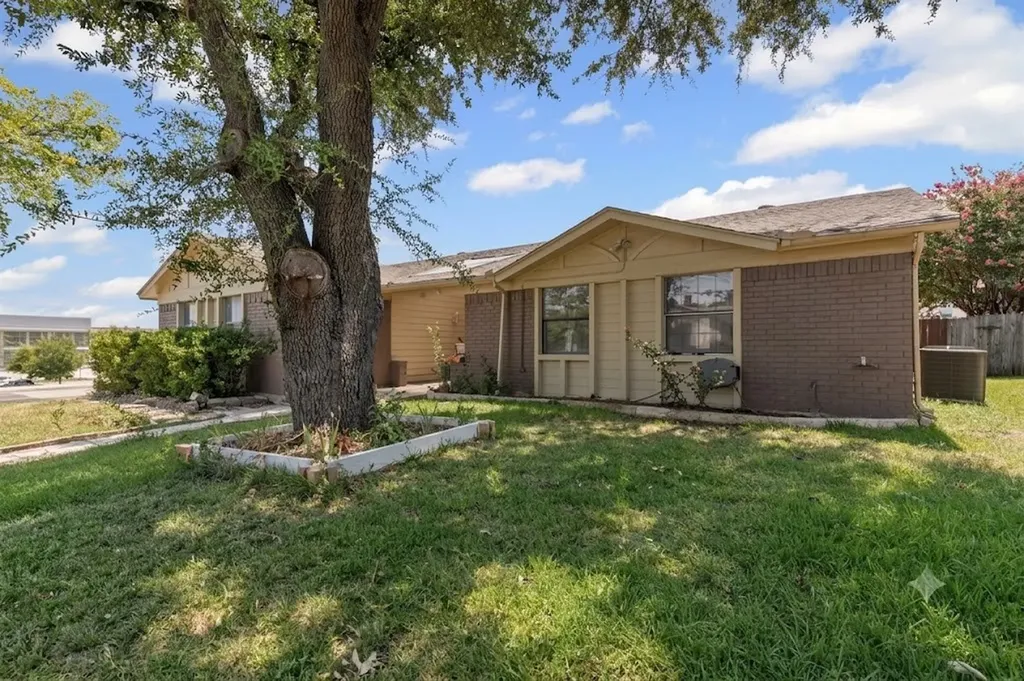 100 Countryside Drive Arlington TX 76014