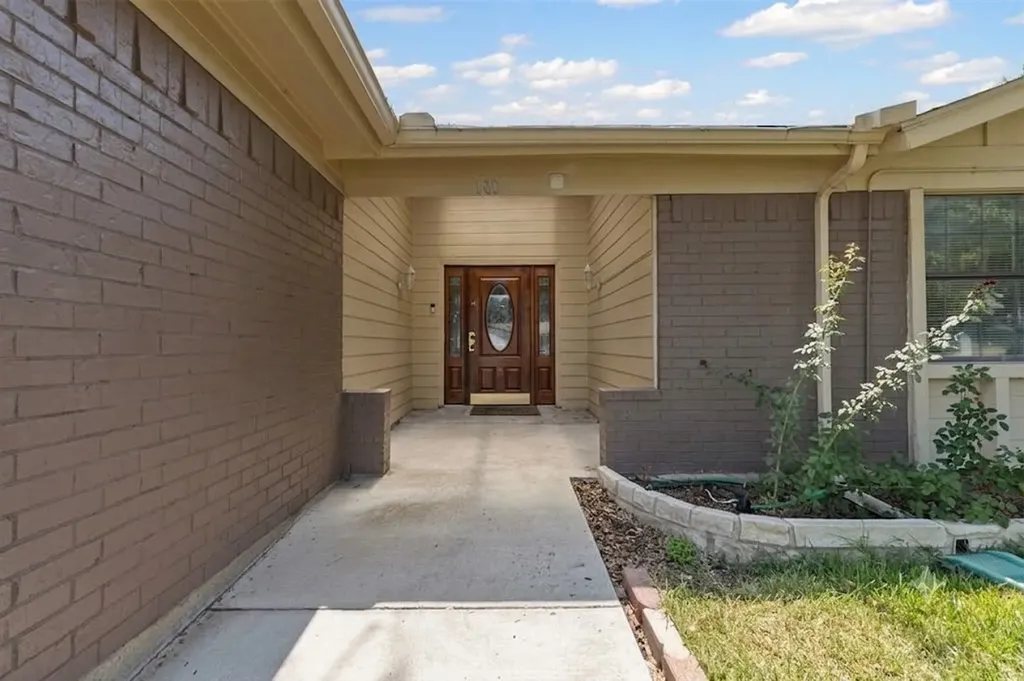 100 Countryside Drive Arlington TX 76014