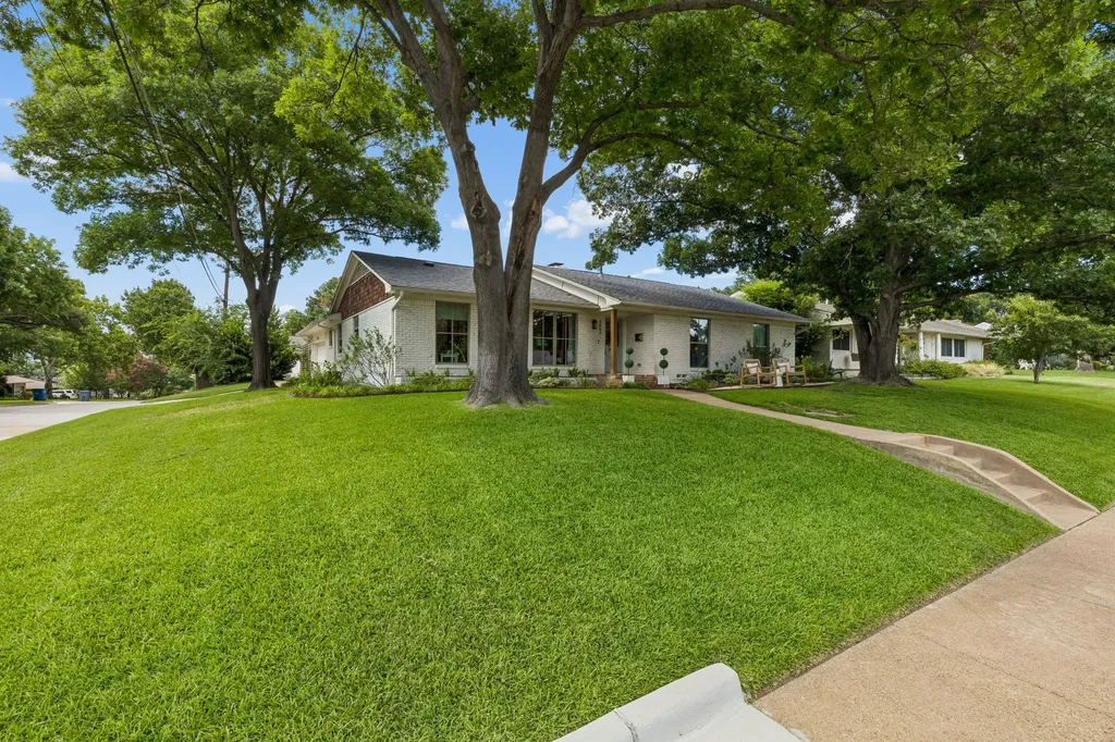 9807 Lakemere Drive Dallas TX 75238