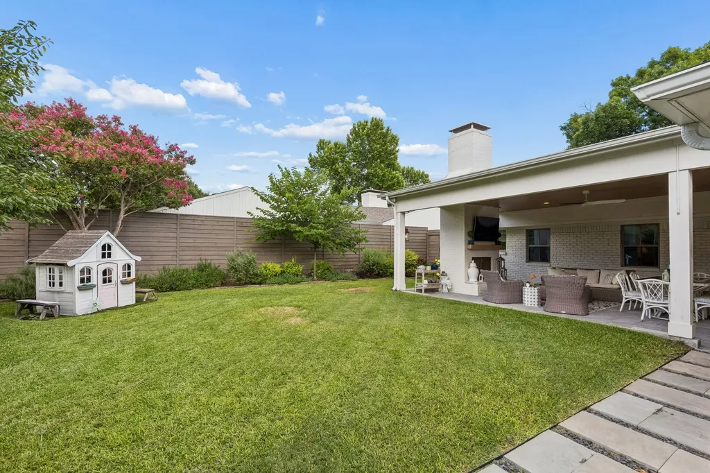 9807 Lakemere Drive Dallas TX 75238