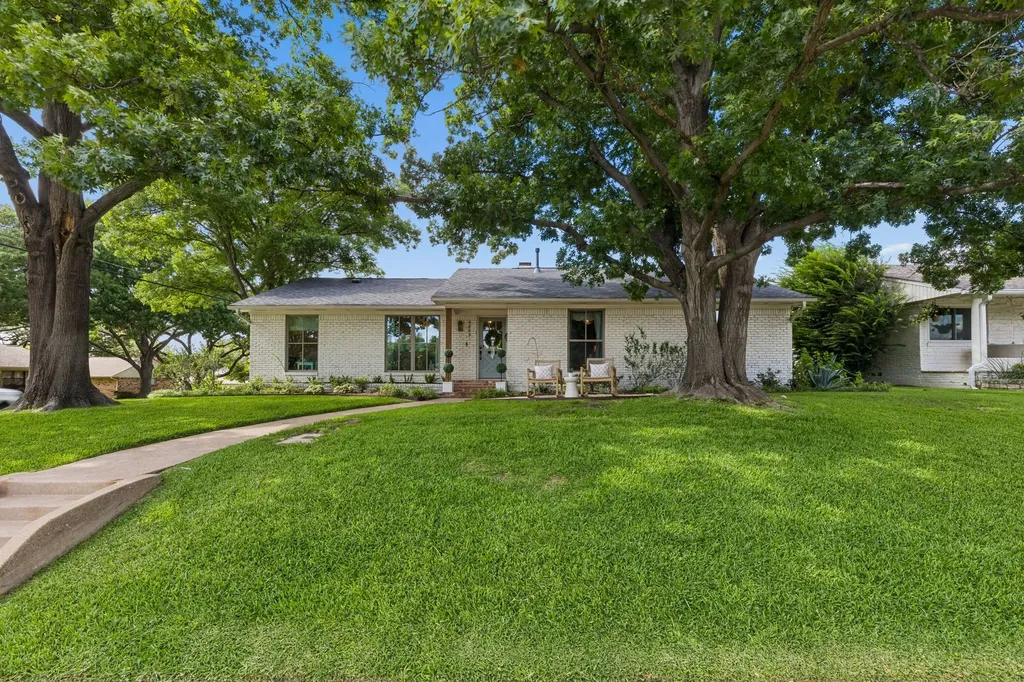 9807 Lakemere Drive Dallas TX 75238